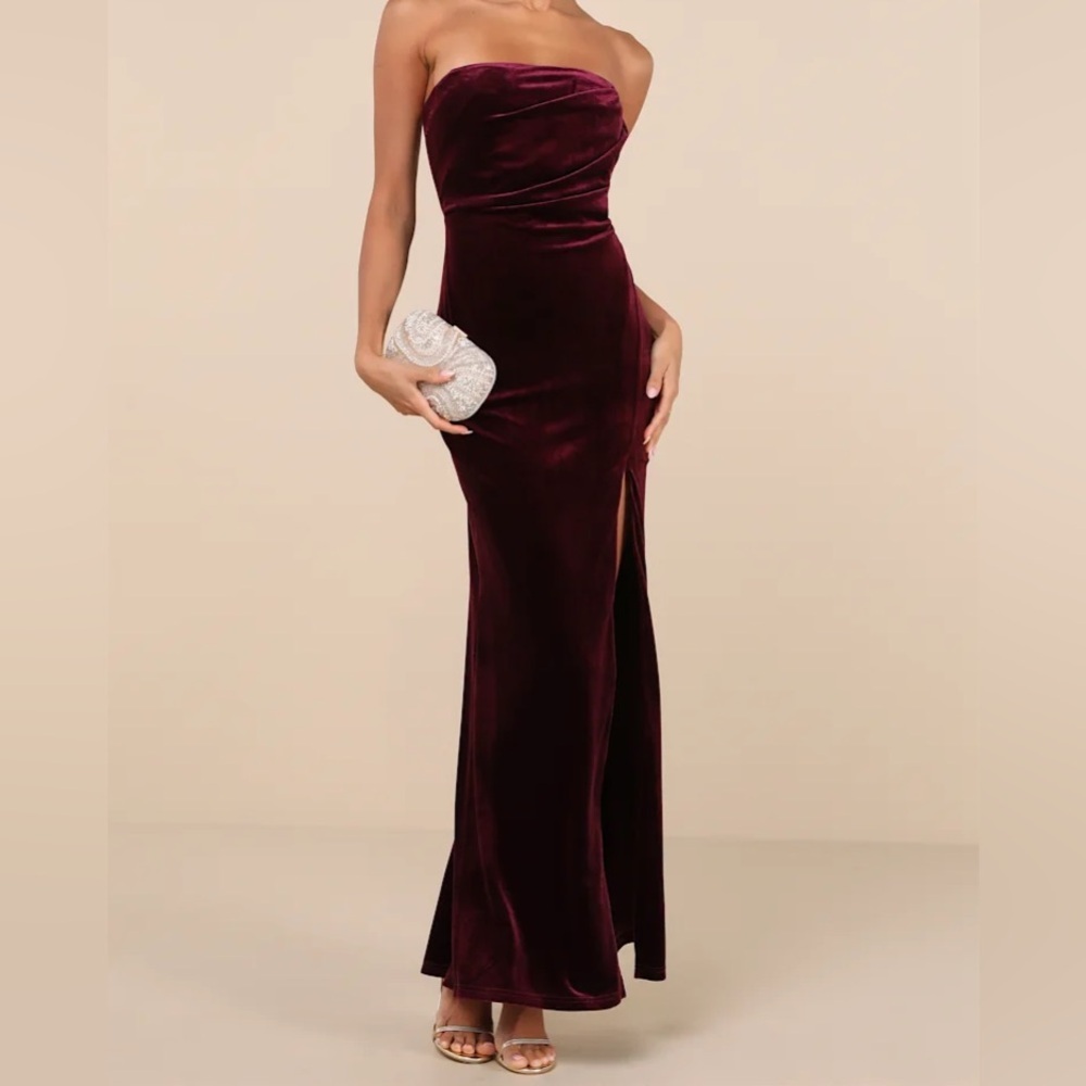 Lulu’s Perfectly Captivating Plum Purple / Burgondy Velvet Strapless Gown - NWT